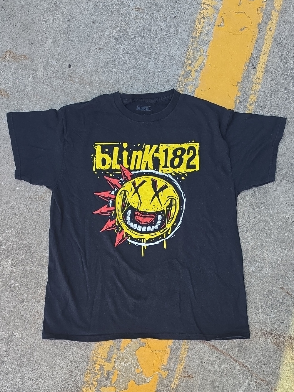 Blink 182 Offical Smiley Graphic Tee Large